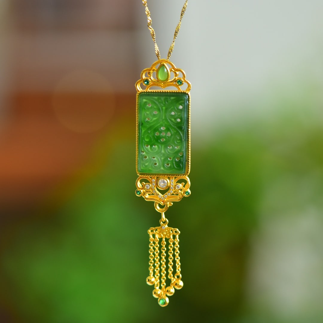 An Exquisite Sterling Silver-Gold Plated Inlaid Jasper Pendant,Inlaid Diamond: An Exquisite Sterling Silver-Gold Plated Inlaid Jasper Pendant,Inlaid Diamond 纯银镀金镶碧玉项链,嵌钻石