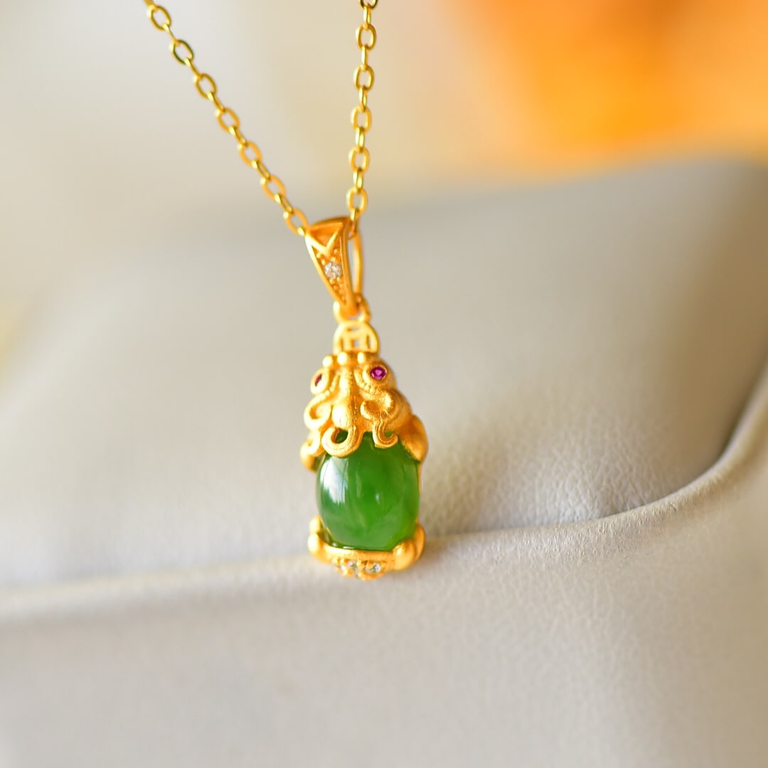 An Exquisite Sterling Silver-Gold Plated Inlaid Jasper Wealth-Attracting Creature Necklace,Inlaid: An Exquisite Sterling Silver-Gold Plated Inlaid Jasper Wealth-Attracting Creature Necklace,Inlaid Diamond,Size:0.2inx0.3in