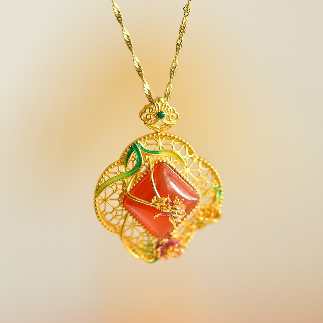 An Exquisite Sterling Silver-Gold Plated Inlaid Agate Enamel Pendant: An Exquisite Sterling Silver-Gold Plated Inlaid Agate Enamel Pendant 纯银镀金镶玛瑙珐琅吊坠
