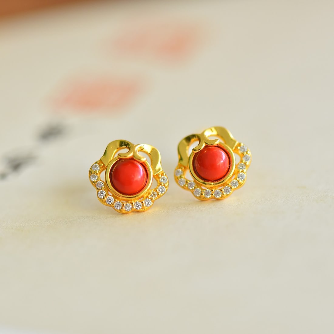 A Pair of Exquisite Sterling Silver-Gold Plated Inlaid Cinnabar Earrings,Inlaid Diamond: A Pair of Exquisite Sterling Silver-Gold Plated Inlaid Cinnabar Earrings,Inlaid Diamond,Size:0.2inx0.2in 寓意:事事如意,吉祥顺心