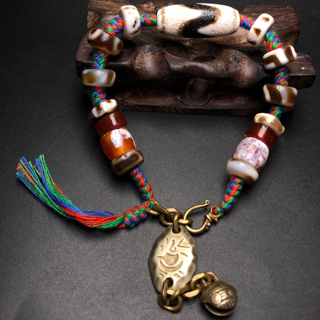 A Precious Agate Bracelets: A Precious Agate Bracelets,Size:1.1inx0.4in 玛瑙手串