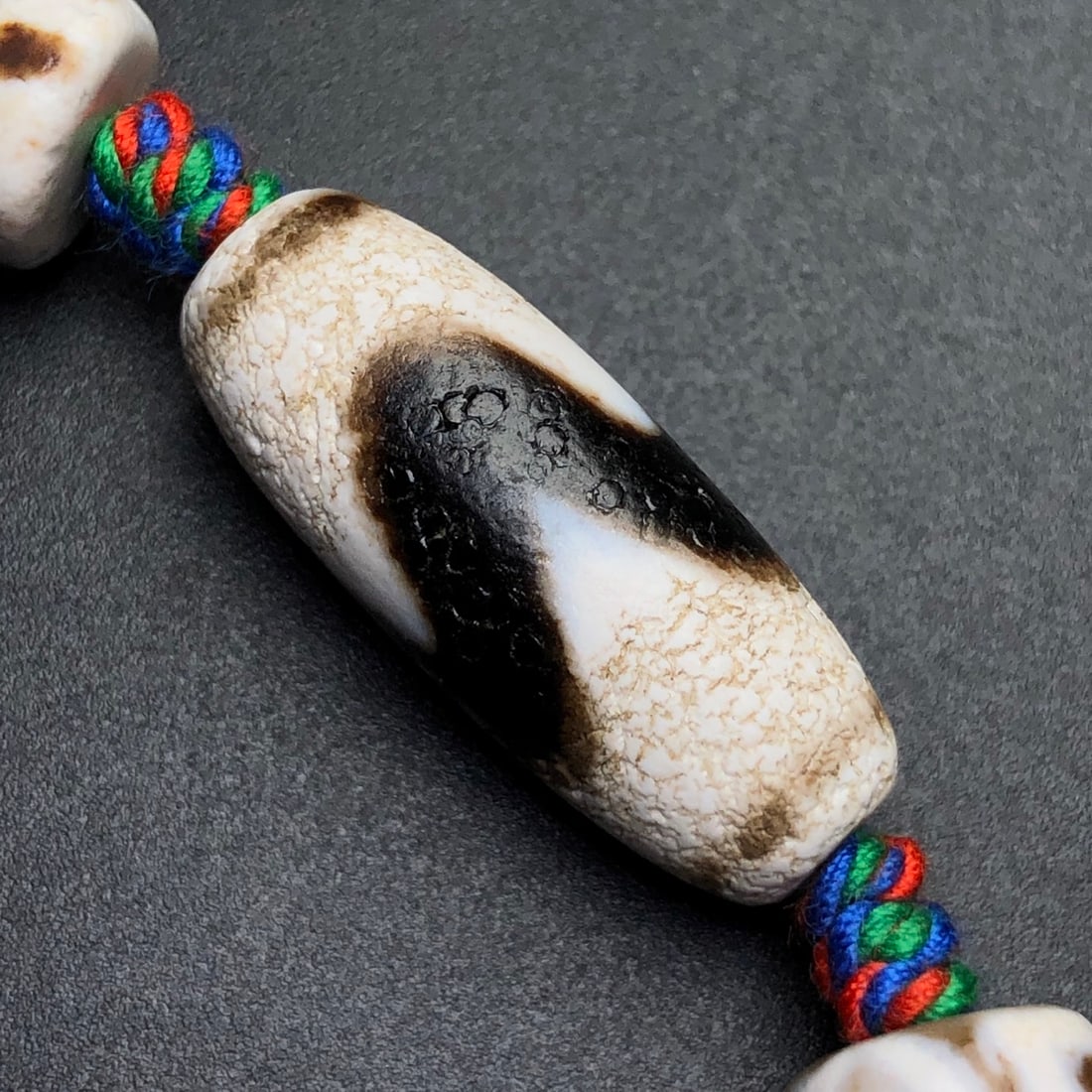 A Precious Agate Bracelets - 8