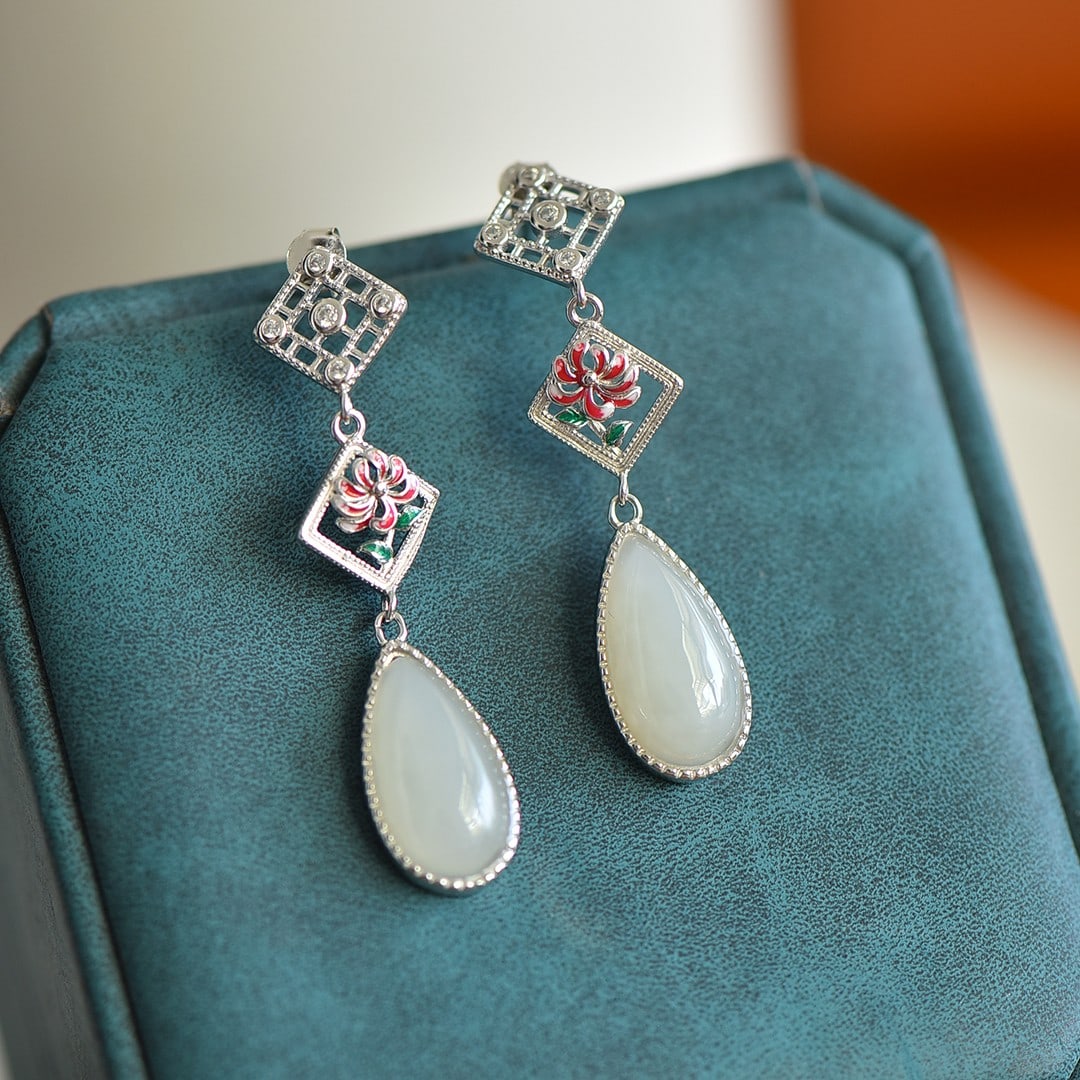 A Pair of Exquisite Sterling Silver Inlaid White Jade Earrings , Inlaid Diamonds: A Pair of Exquisite Sterling Silver Inlaid White Jade Earrings , Inlaid Diamond , Size :0.3inx0.6in
