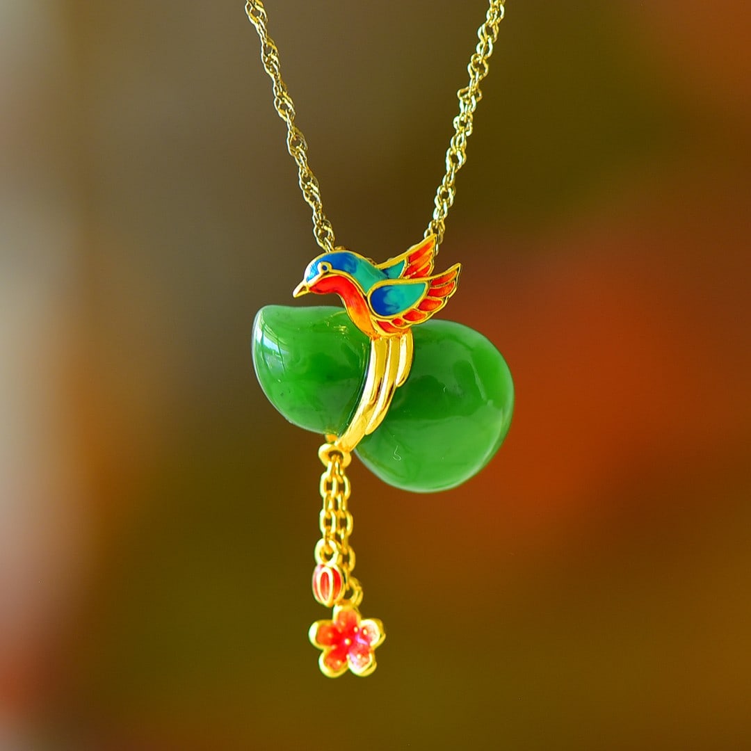 An Exquisite Sterling Silver-Gold Plated Inlaid Jasper Pendant: An Exquisite Sterling Silver-Gold Plated Inlaid Jasper Pendant,Size:0.9inx0.6in 纯银镀金镶碧玉吊坠