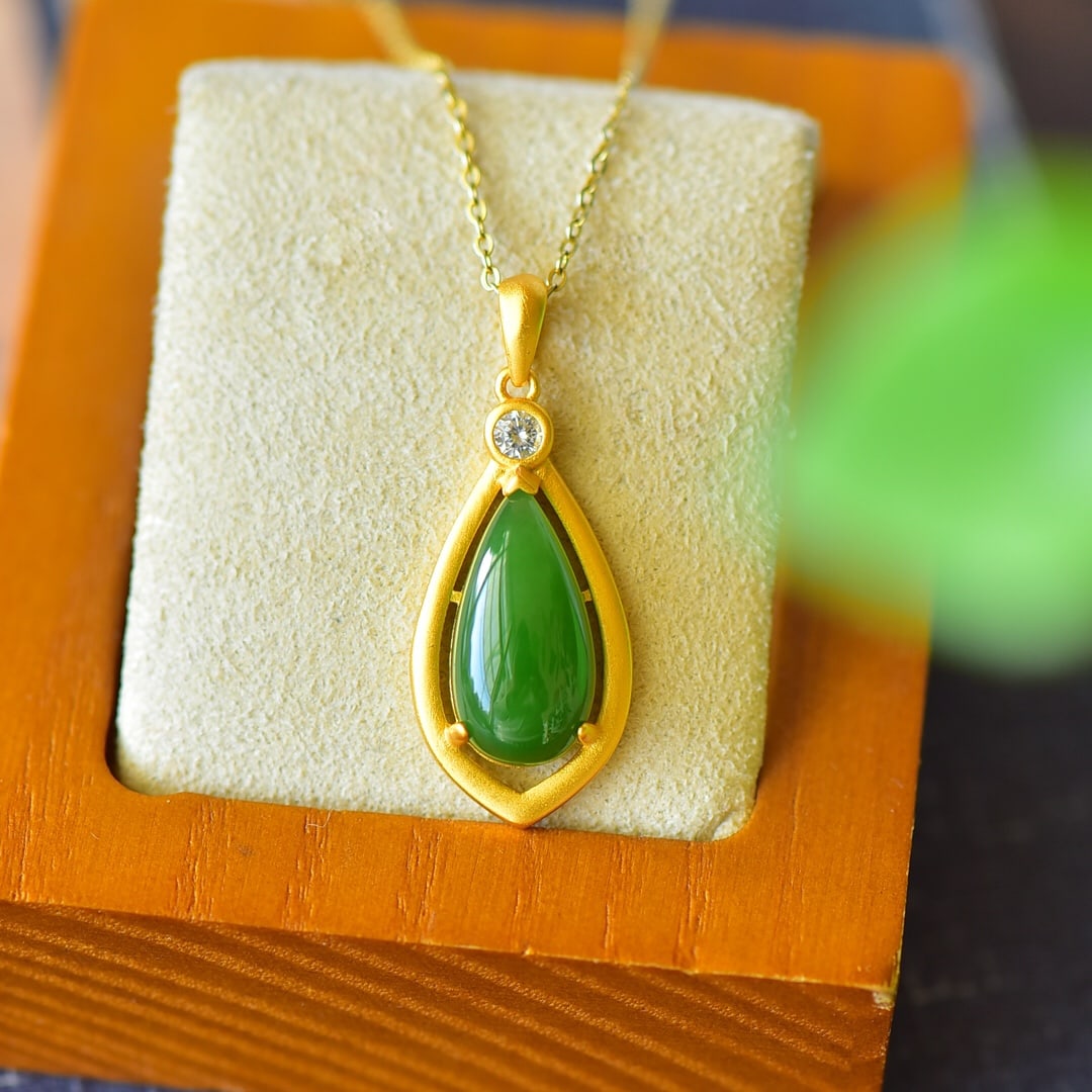 An Exquisite Sterling Silver-Gold Plated Inlaid Jasper Necklace,Inlaid Diamond: An Exquisite Sterling Silver-Gold Plated Inlaid Jasper Necklace,Inlaid Diamond,Size:0.5inx1.2in 纯银镀金镶碧玉项链,嵌钻石