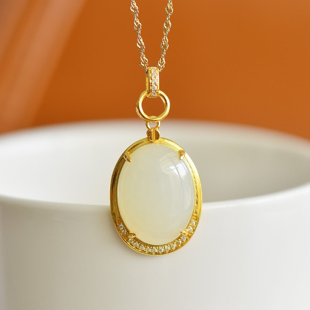 An Exquisite Sterling Silver-Gold Plated Inlaid White Jade Pendant: An Exquisite Sterling Silver-Gold Plated Inlaid White Jade Pendant,Size:0.6inx0.8in 纯银镀金镶白玉吊坠