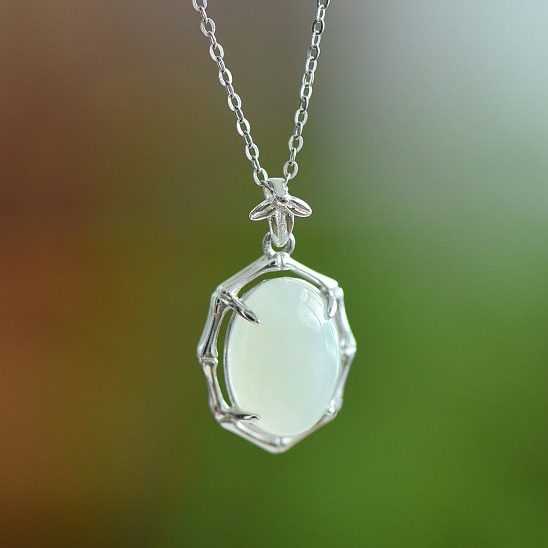 An Exquisite Sterling Silver Inlaid White Jade Necklace: An Exquisite Sterling Silver Inlaid White Jade Necklace 纯银镶白玉项链