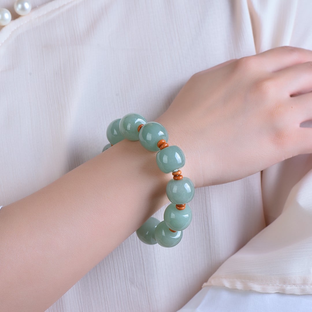 An Exquisite Greenish Jade Bracelets: An Exquisite Greenish Jade Bracelets,Size:0.6inx0.7in 青玉手串