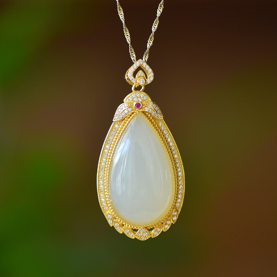 An Exquisite Sterling Silver-Gold Plated Inlaid White Jade Pendant: An Exquisite Sterling Silver-Gold Plated Inlaid White Jade Pendant,Size:0.7inx1.2in 纯银镀金镶白玉吊坠
