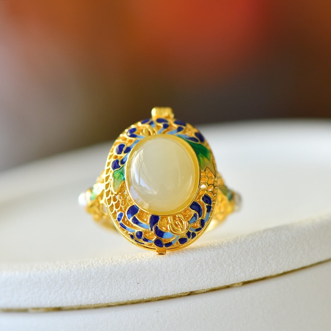 An Exquisite Sterling Silver-Gold Plated Inlaid White Jade Enamel Ring: An Exquisite Sterling Silver-Gold Plated Inlaid White Jade Enamel Ring,Size:0.4inx0.5in 纯银镀金镶白玉珐琅戒指
