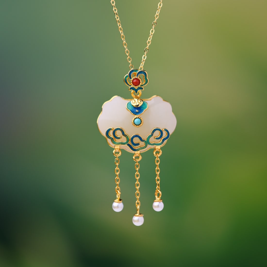 An Exquisite Sterling Silver-Gold Plated Inlaid White Jade Pendant,Inlaid Pearls: An Exquisite Sterling Silver-Gold Plated Inlaid White Jade Pendant,Inlaid Pearls,Size:0.7inx0.9in 纯银镀金镶白玉吊坠,嵌珍珠