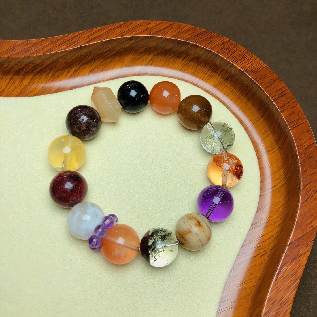 An Exquisite Crystal Bracelet: An Exquisite Crystal Bracelet,Size:0.5in,Weight:54.2g 水晶手串