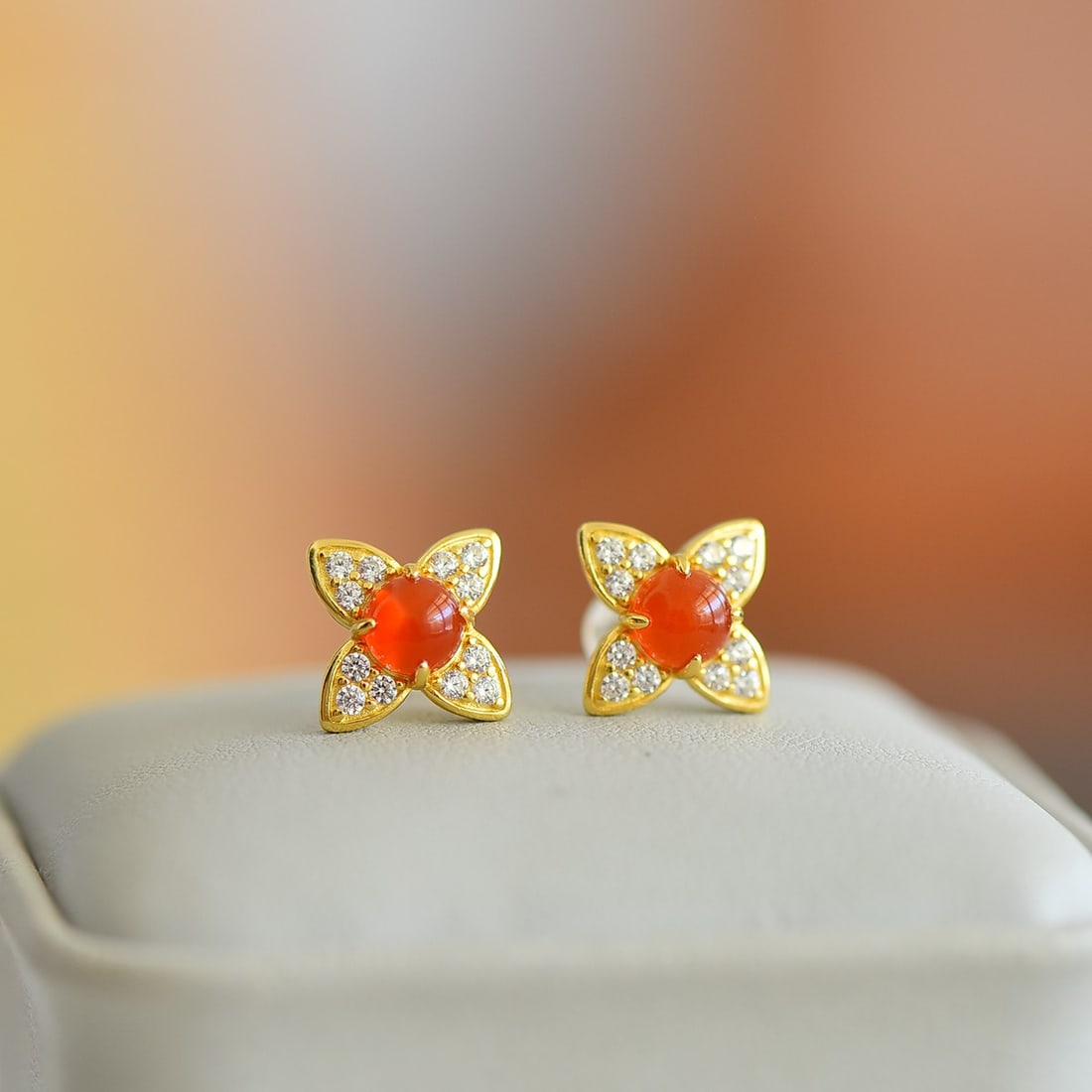 A Pair of Exquisite Sterling Silver-Gold Plated Inlaid Red Agate Earrings,Inlaid Diamond: A Pair of Exquisite Sterling Silver-Gold Plated Inlaid Red Agate Earrings,Inlaid Diamond,Size:0.2inx0.2in