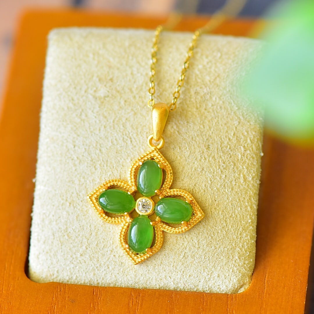 An Exquisite Sterling Silver-Gold Plated Inlaid Jasper Necklace,Inlaid Diamond: An Exquisite Sterling Silver-Gold Plated Inlaid Jasper Necklace,Inlaid Diamond,Size:0.7inx1in 纯银镀金镶碧玉项链,嵌钻石