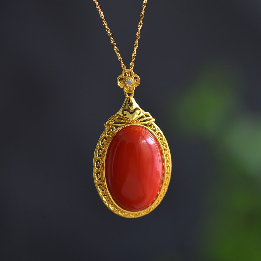 An Exquisite Sterling Silver-Gold Plated Inlaid Cinnabar Pendant: An Exquisite Sterling Silver-Gold Plated Inlaid Cinnabar Pendant,Size:0.8inx1.2in 寓意:圆圆满满