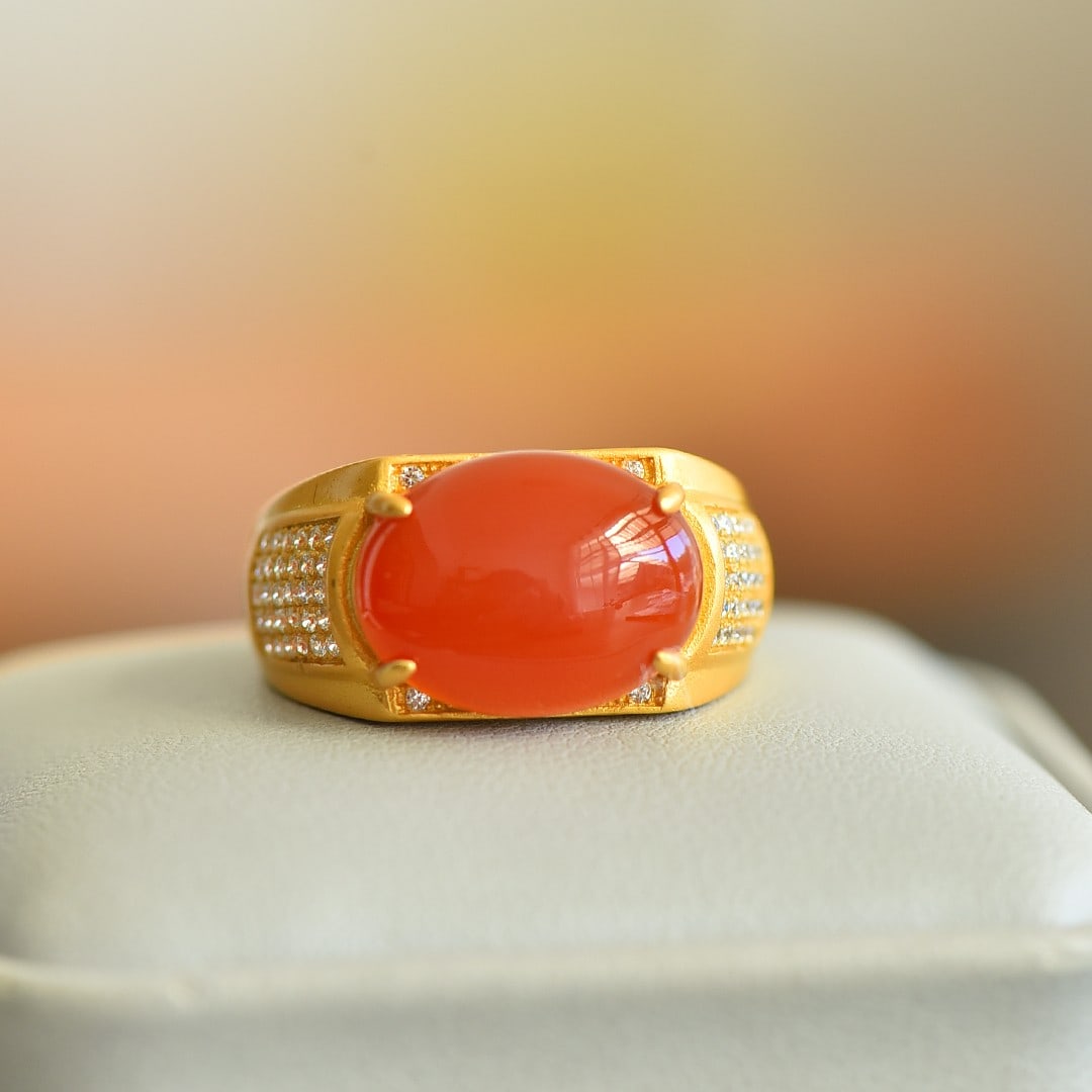 An Exquisite Sterling Silver-Gold Plated Inlaid Agate Ring,Inlaid Diamond: An Exquisite Sterling Silver-Gold Plated Inlaid Agate Ring,Inlaid Diamond,Size:0.5inx0.6in 纯银镀金镶玛瑙戒指,嵌钻石