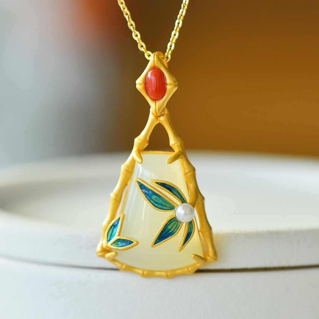 An Exquisite Sterling Silver-Gold Plated Inlaid White Jade Enamel Pendant: An Exquisite Sterling Silver-Gold Plated Inlaid White Jade Enamel Pendant 纯银镀金镶白玉珐琅吊坠