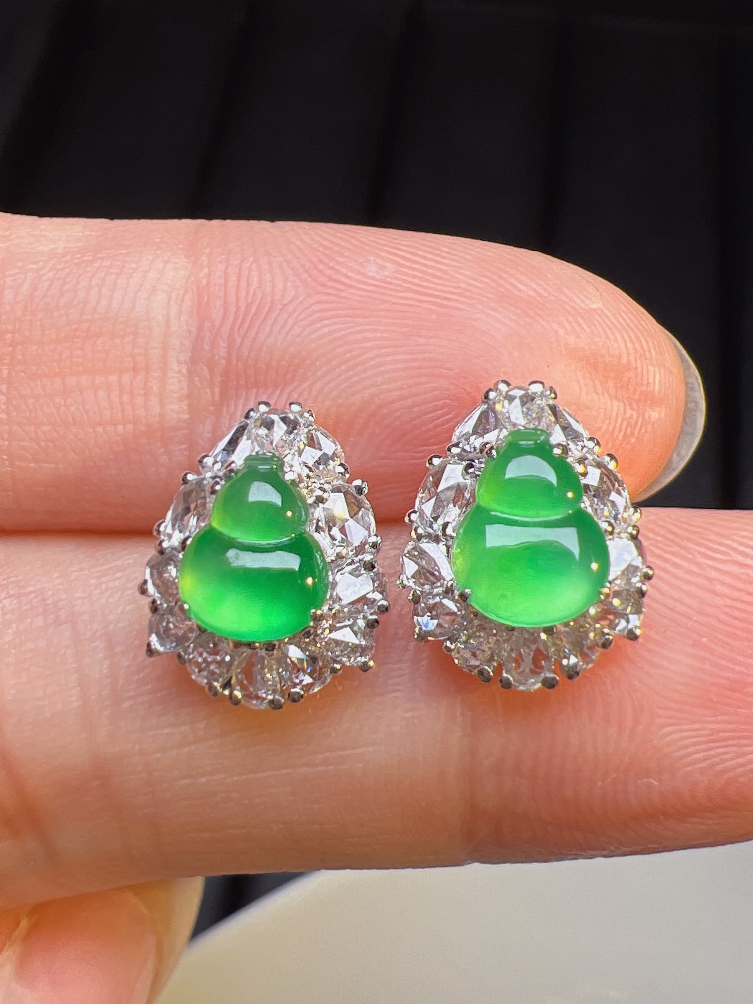 A Pair of Exquisite 18k Gold Diamond Inlaid Jadeite Earrings: A Pair of Exquisite 18k Gold Diamond Inlaid Jadeite Earrings,Size(Loose Stone):0.3inx0.2in 一对18k金钻镶嵌翡翠耳钉