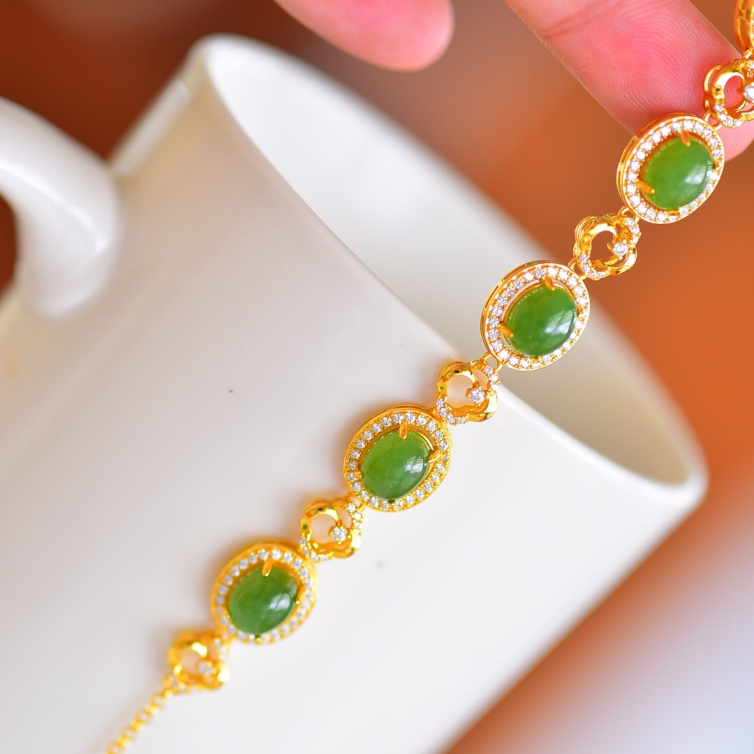 An Exquisite Sterling Silver-Gold Plated Inlaid Jasper Bracelet,Inlaid Diamond: An Exquisite Sterling Silver-Gold Plated Inlaid Jasper Bracelet,Inlaid Diamond,Size:0.3inx0.4in 纯银镀金镶碧玉手链,嵌钻石