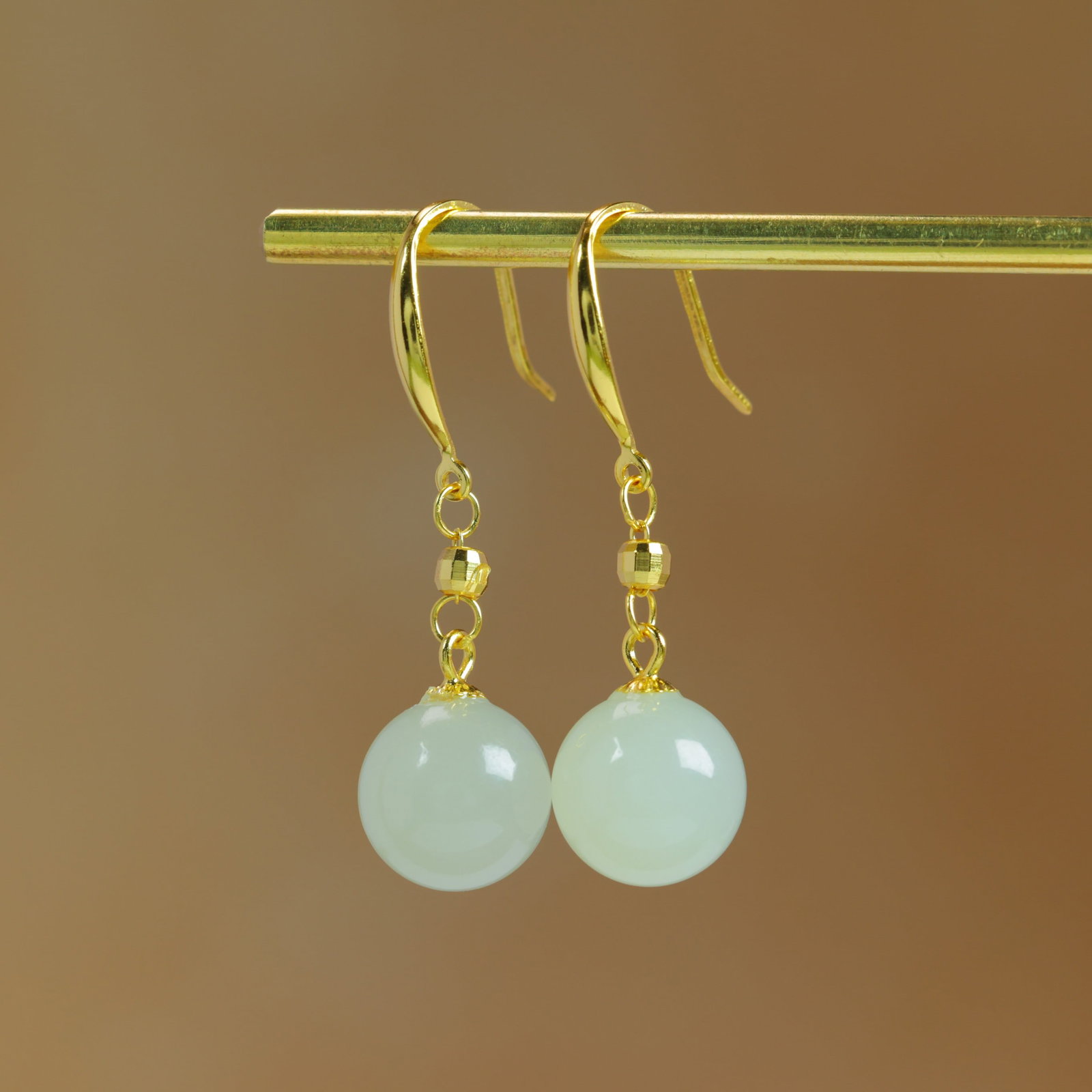 A Pair of Exquisite Sterling Silver-Gold Plated Inlaid White Jade Earrings: A Pair of Exquisite Sterling Silver-Gold Plated Inlaid White Jade Earrings , Size :0.4inx0.4in 一对纯银镀金镶白玉耳环,尺寸