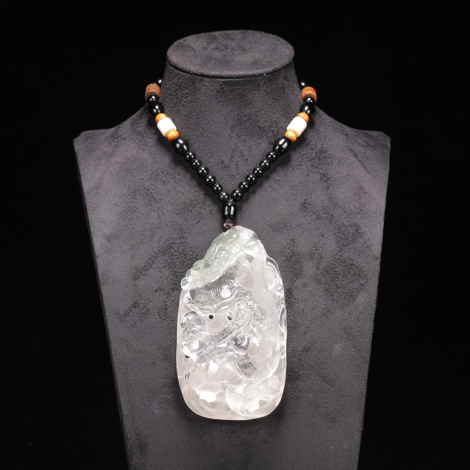 An Exquisite Crystal Dragon Pattern Pendant: An Exquisite Crystal Dragon Pattern Pendant,Size:2.2inx0.8inx3.9in,Weight:166g 水晶龙纹挂件