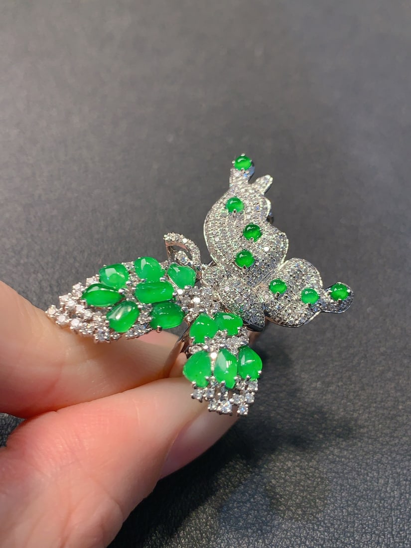 An Exquisite 18k Gold Diamond Inlaid Jadeite Ring& Pendant Dual-Purpose: An Exquisite 18k Gold Diamond Inlaid Jadeite Ring& Pendant Dual-Purpose,Size(Loose Stone):0.2in #13 18k金钻镶嵌翡翠戒指&吊坠两用
