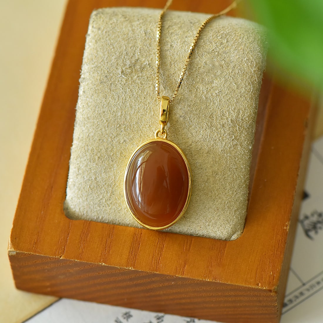 An Exquisite Sterling Silver-Gold Plated Inlaid Red Jade Necklace: An Exquisite Sterling Silver-Gold Plated Inlaid Red Jade Necklace,Size:0.5inx1in 纯银镀金镶红玉项链