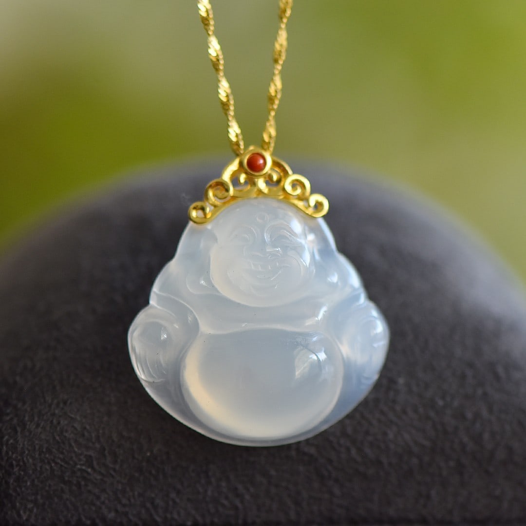 An Exquisite Sterling Silver-Gold Plated Inlaid White Agate Necklace: An Exquisite Sterling Silver-Gold Plated Inlaid White Agate Necklace 纯银镀金镶白玛瑙项链