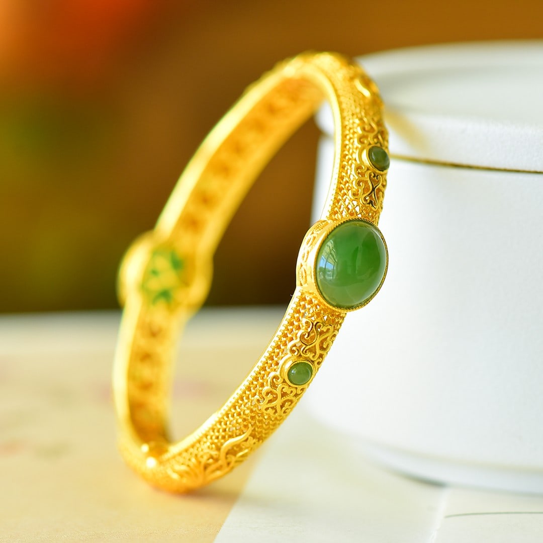 An Exquisite Sterling Silver-Gold Plated Inlaid Jasper Bracelet: An Exquisite Sterling Silver-Gold Plated Inlaid Jasper Bracelet 纯银镀金镶碧玉手镯
