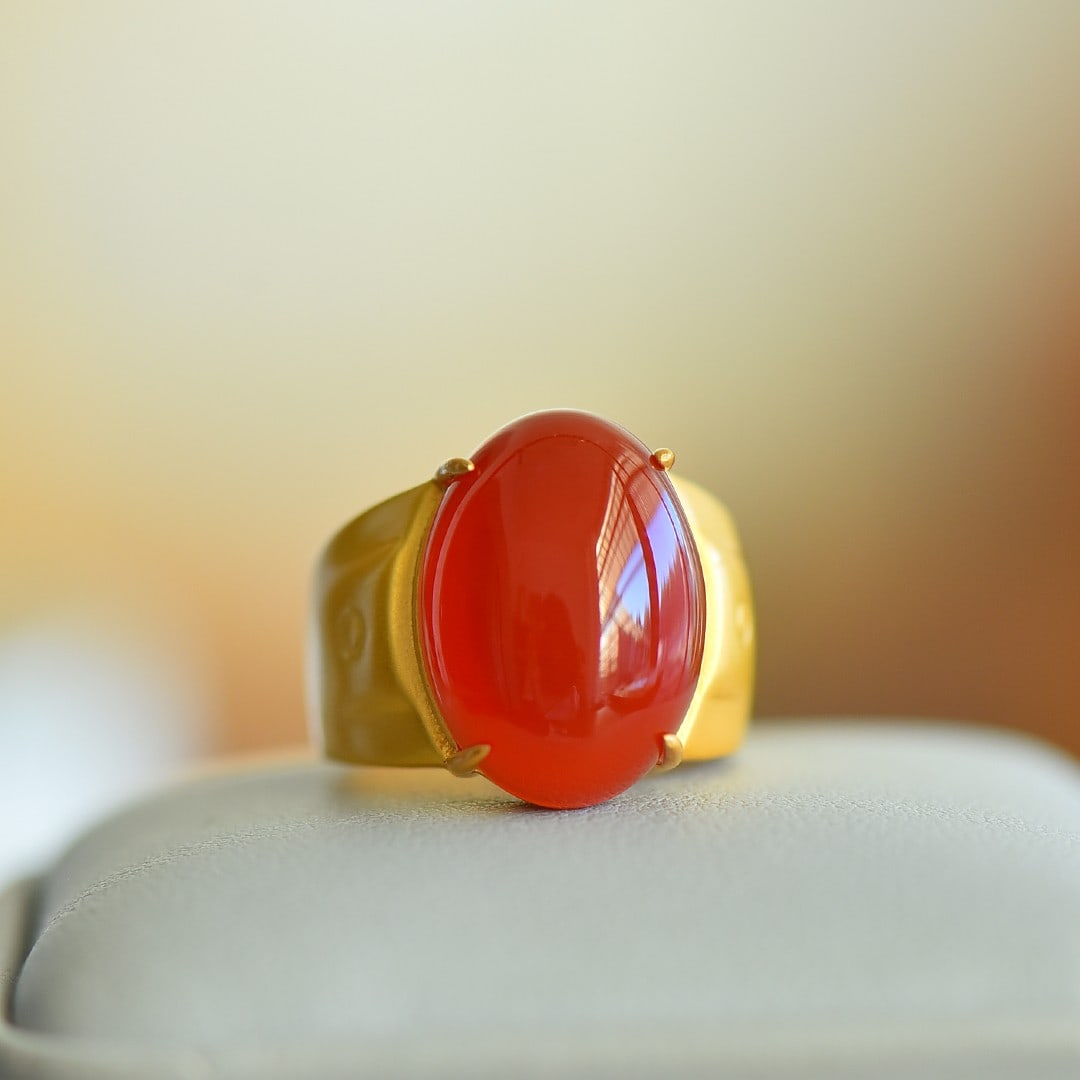 An Exquisite Sterling Silver-Gold Plated Inlaid Agate Ring: An Exquisite Sterling Silver-Gold Plated Inlaid Agate Ring,Size:0.5inx0.7in 纯银镀金镶玛瑙戒指