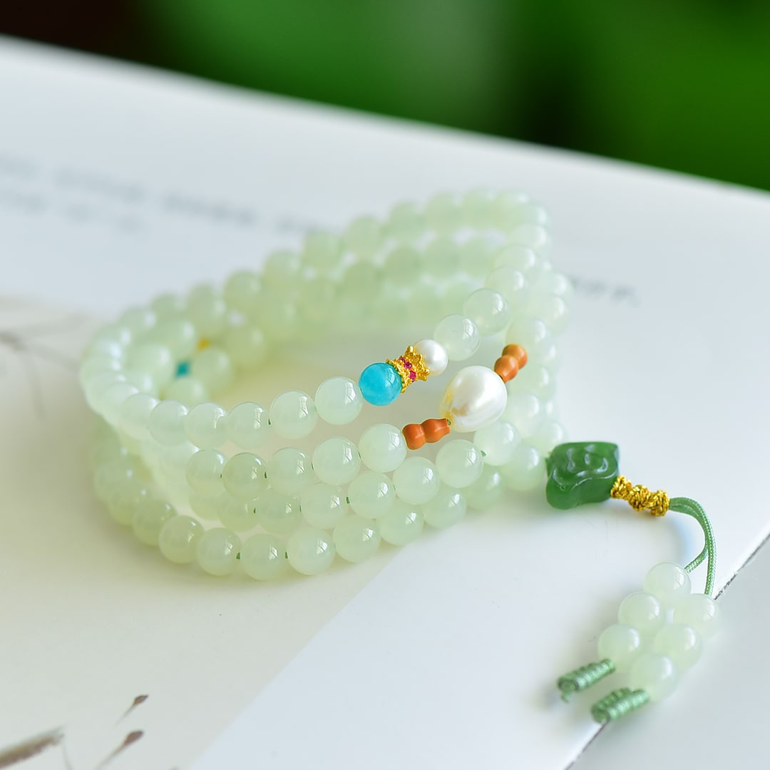 An Exquisite White Jade Bracelets: An Exquisite White Jade Bracelets,Size:0.2inx0.2in 白玉手链