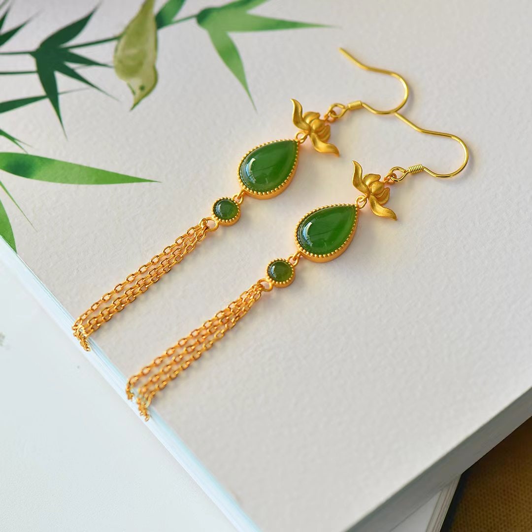 A Pair of Exquisite Sterling Silver-Gold Plated Inlaid Jasper Earrings: A Pair of Exquisite Sterling Silver-Gold Plated Inlaid Jasper Earrings 一对纯银镀金镶碧玉耳环