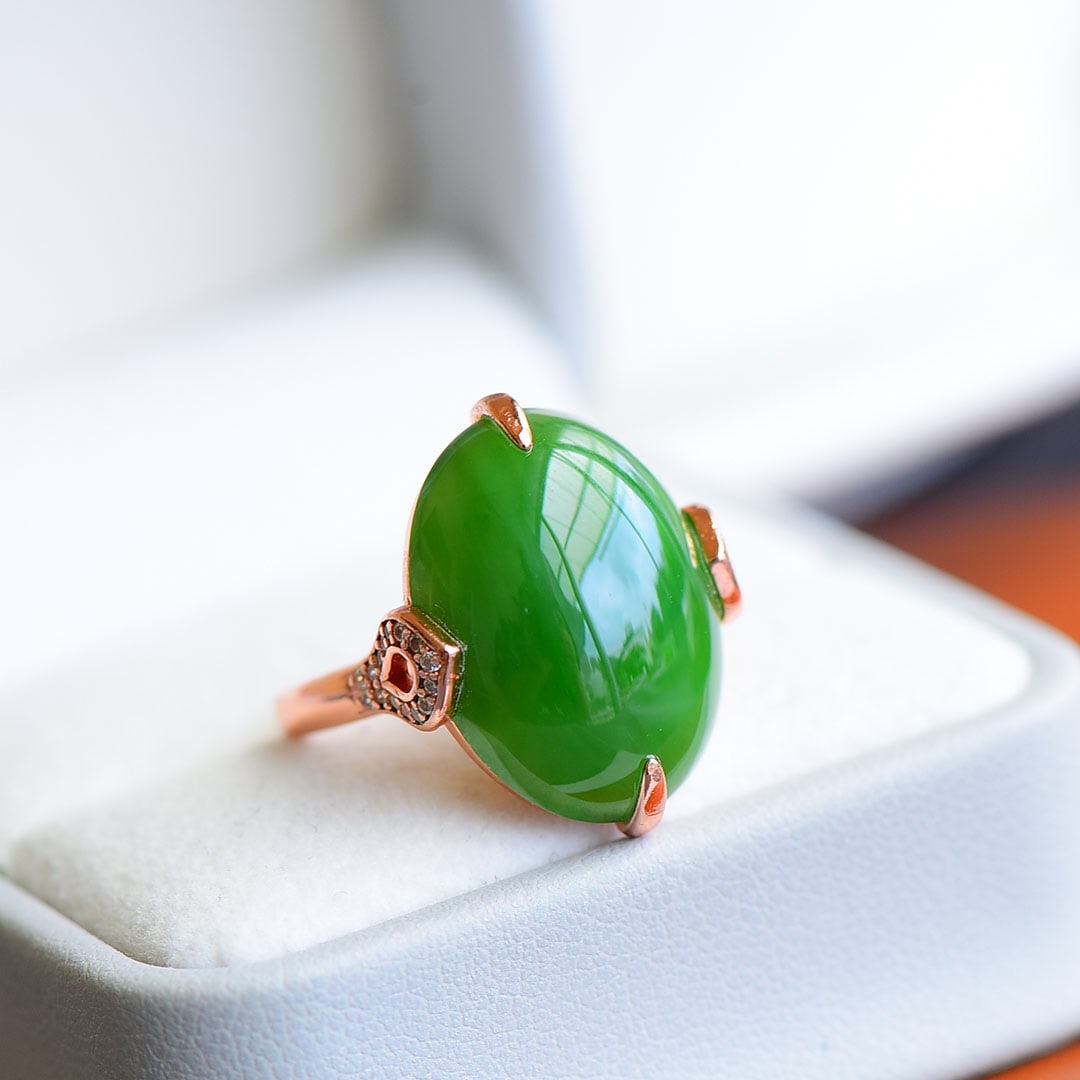 An Exquisite Sterling Silver-Gold Plated Inlaid Jasper Ring: An Exquisite Sterling Silver-Gold Plated Inlaid Jasper Ring,Size:0.6inx0.8in 纯银镀金镶碧玉戒指
