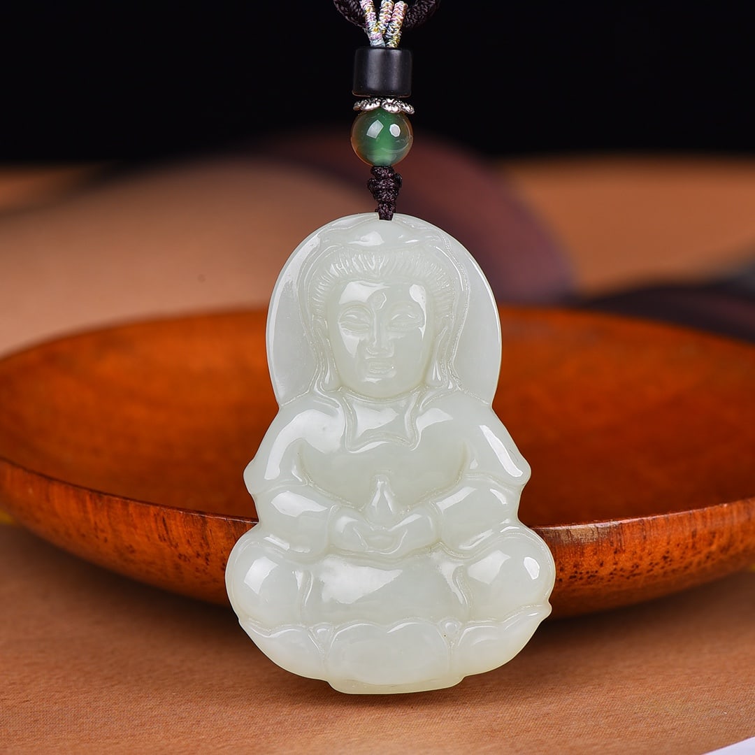 An Exquisite White Jade Statue of Avalokitesvara Pendant: An Exquisite White Jade Statue of Avalokitesvara Pendant,Size:1.3inx1.9in 白玉观音像挂件