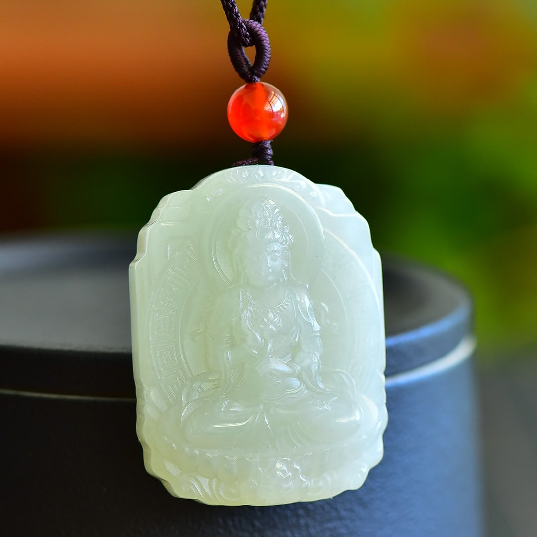 An Exquisite White Jade Statue of Avalokitesvara Pendant: An Exquisite White Jade Statue of Avalokitesvara Pendant,Size:1.3inx1.8in 白玉观音像挂件