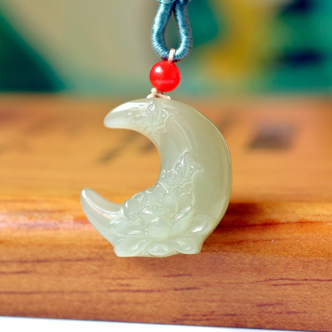An Exquisite White Jade Pendant: An Exquisite White Jade Pendant,Size:0.5inx1.1in 白玉挂件
