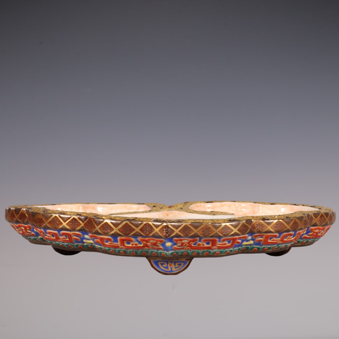 An Exquisite Enamel Painted Gold Flower and Bird Pattern Brush Washer: An Exquisite Enamel Painted Gold Flower and Bird Pattern Brush Washer Qing Dynasty, China Qianlong Six-character Mark Size:1.2inx7.9inx5.9in珐琅彩雕刻描金R