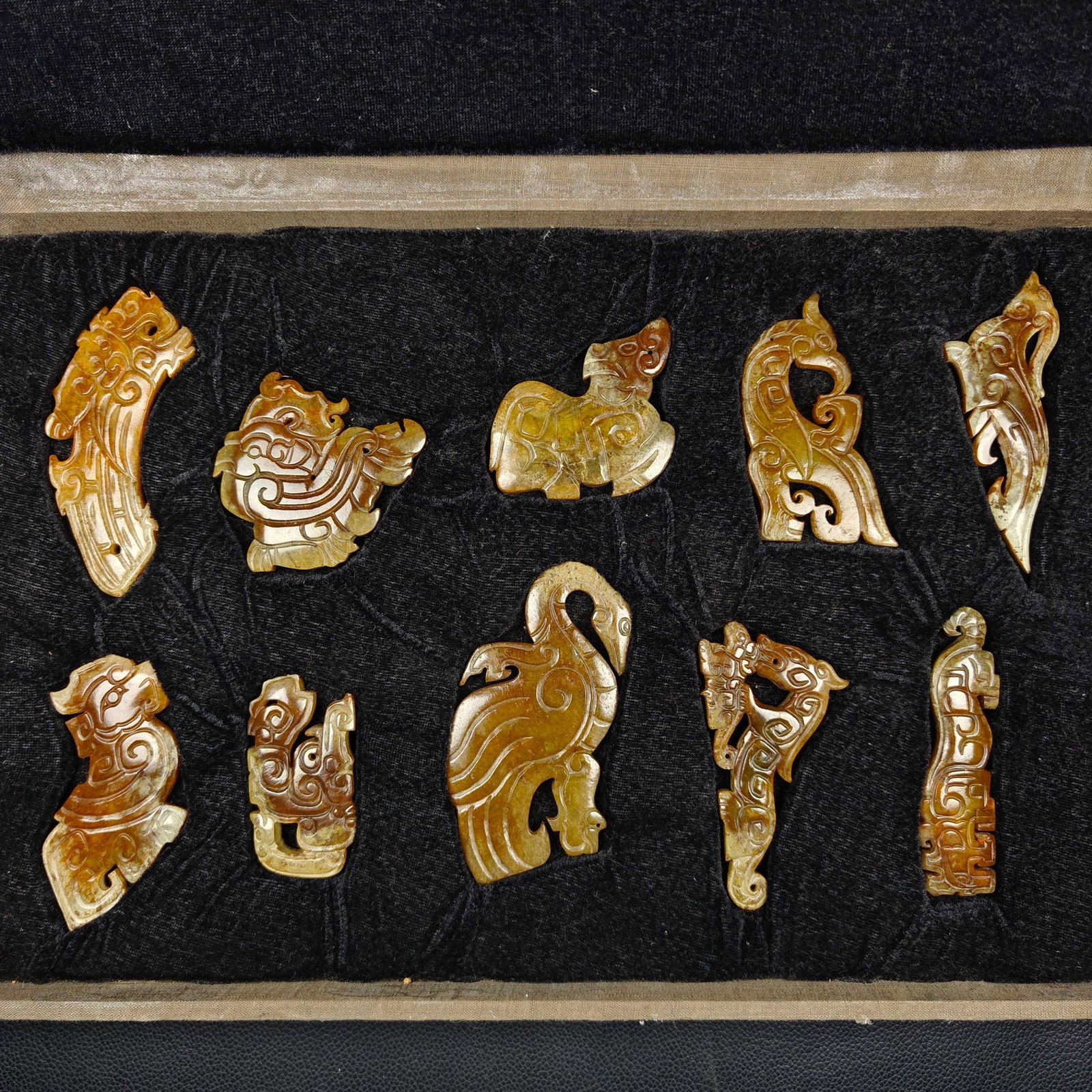 A Set of Fine White Jade With Inscription Auspicious Beast Ornament: A Set of Fine White Jade With Inscription Auspicious Beast Ornament Han Dynasty, China Size:2.6inx1in Size:4.1inx3in Weight:450g白玉佩一套 中国汉代