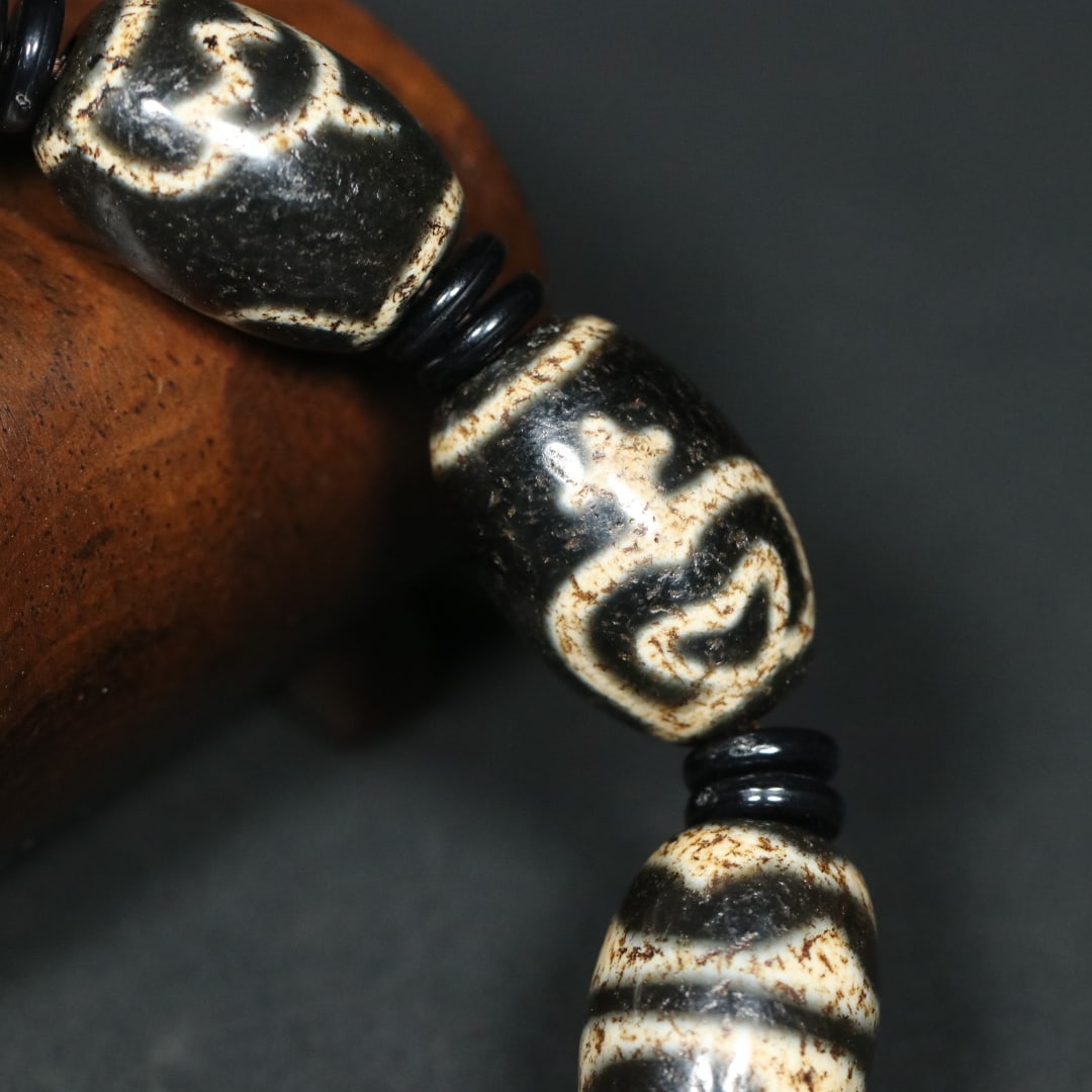 An Exquisite Dzi Bead Bracelets - 5