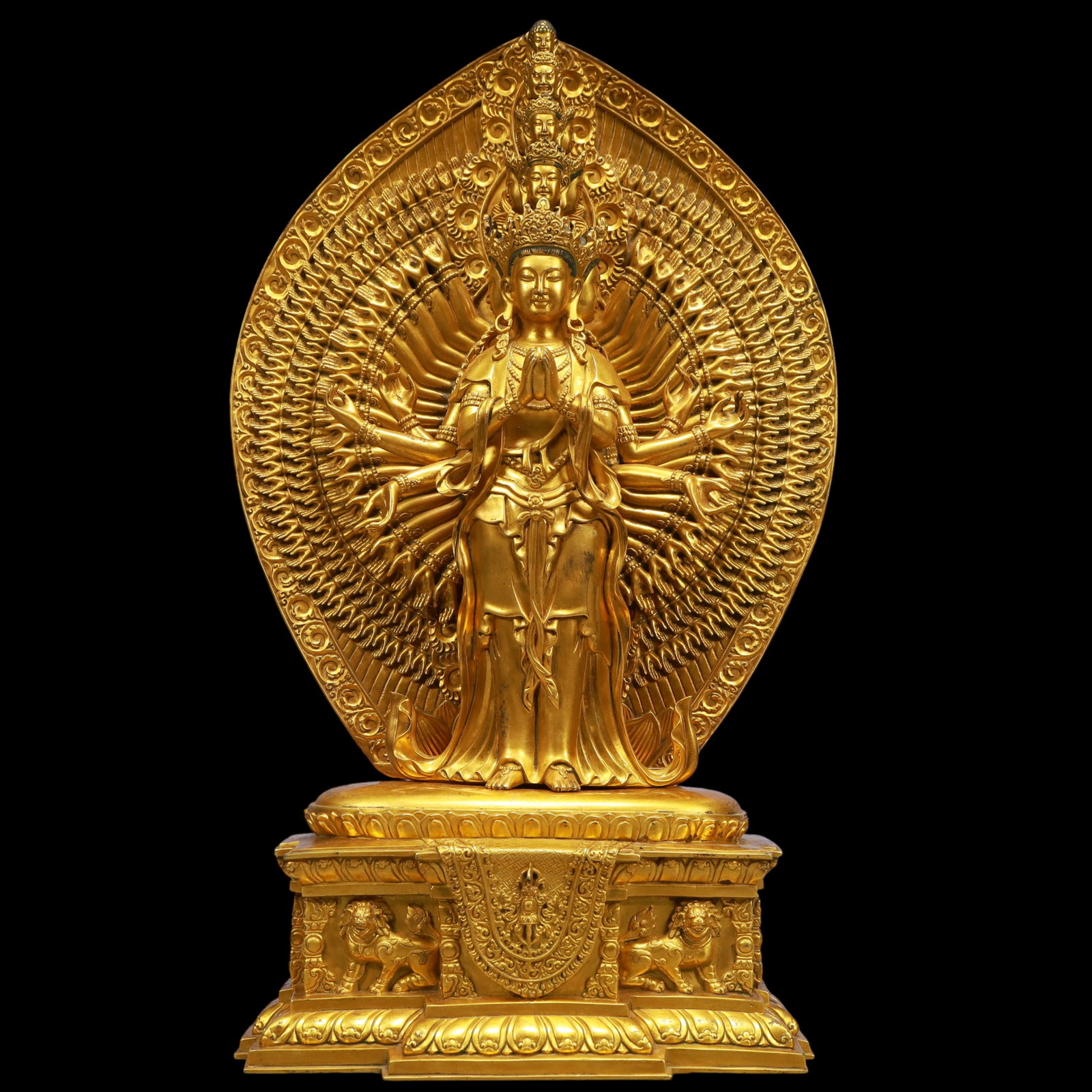 An Exquisite Gilt Bronze Statue of Thousand-hand Guanyin: An Exquisite Gilt Bronze Statue of Thousand-hand Guanyin Qing Dynasty, China Size:9.4inx5.9inx18.5in Weight:14850g铜鎏金千手观音佛像 中Þ