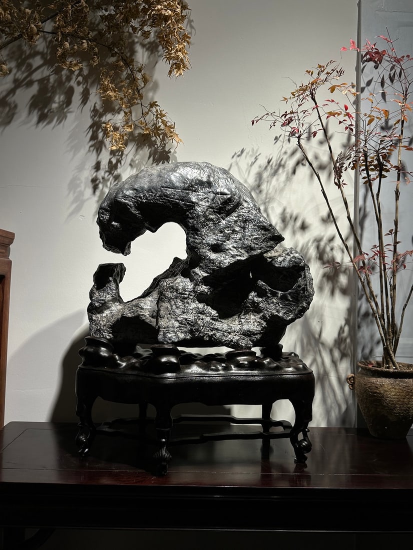 An Exquisite Lingbi Stone Ornament: An Exquisite Lingbi Stone Ornament Qing Dynasty, China Size:24.4inx18.9inx10.2in灵璧石摆件 中国清代 Size:62cmx48cmx26cm