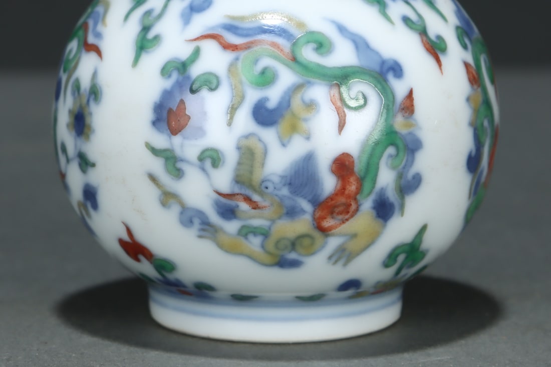 An Exquisite Doucai Dragon Pattern Vase - 6