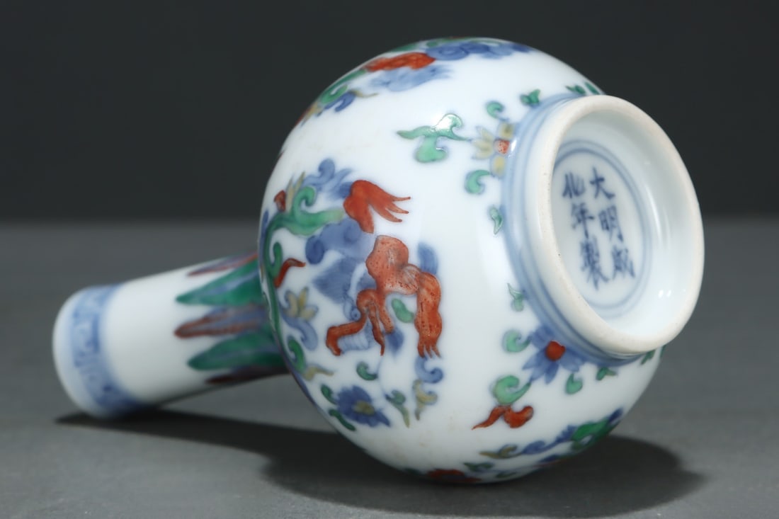 An Exquisite Doucai Dragon Pattern Vase - 8