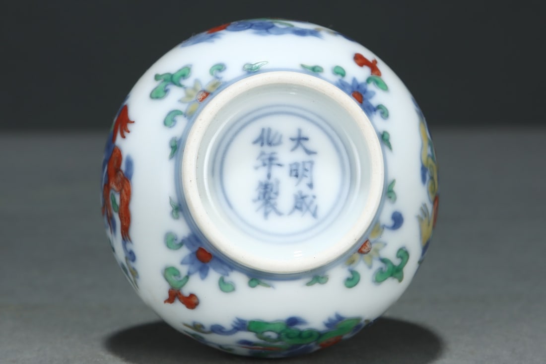 An Exquisite Doucai Dragon Pattern Vase - 9