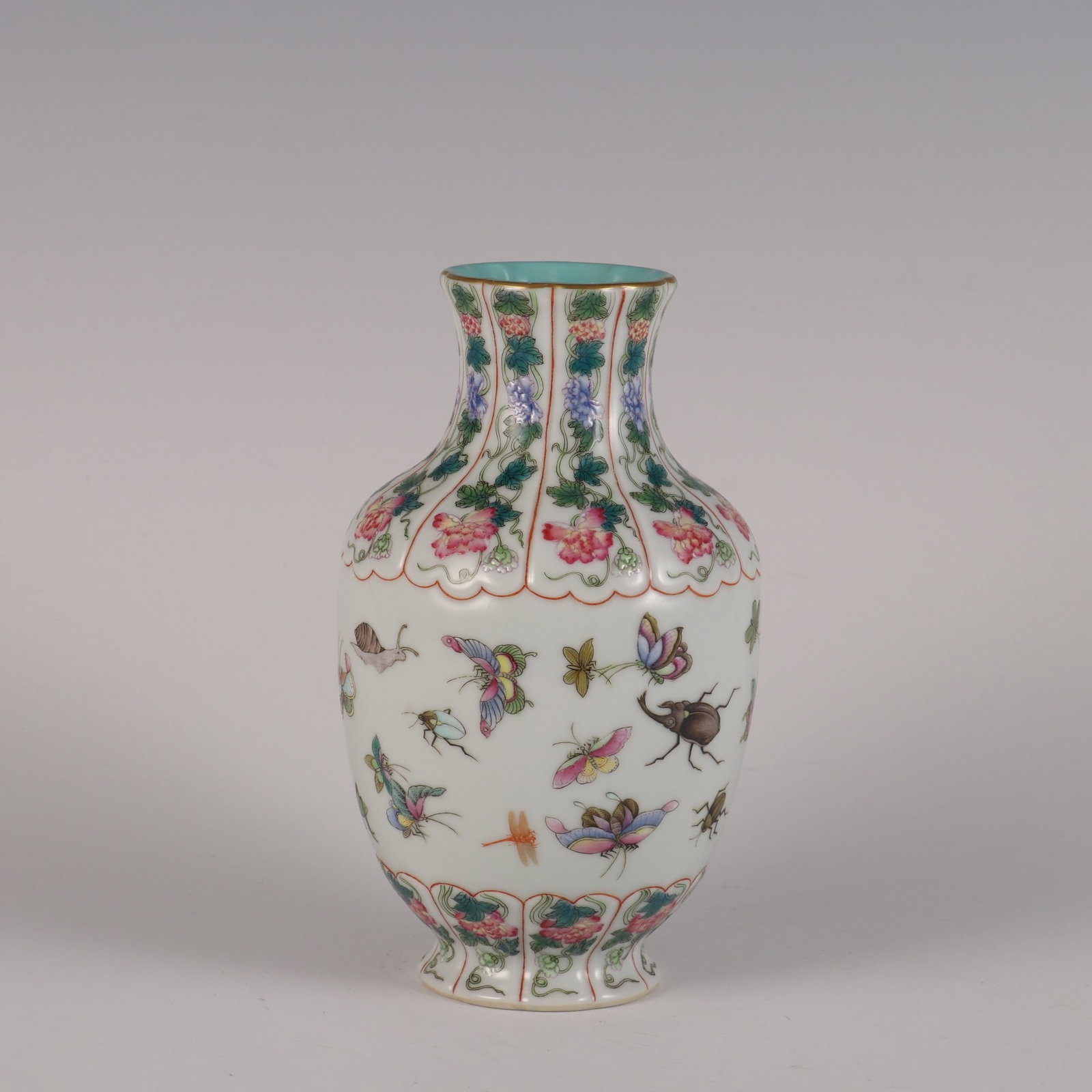 An Exquisite Famille-Rose Insect Pattern Flower Pattern Vase: An Exquisite Famille-Rose Insect Pattern Flower Pattern Vase Qing Dynasty, China Qianlong Six-character Mark Size:6.7inx3.7in粉彩百虫图瓜菱尊