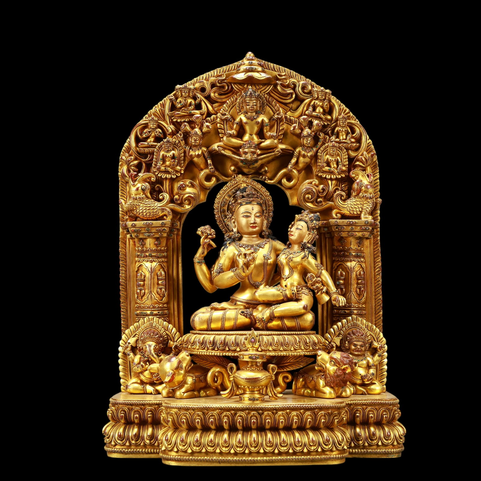 A Exquisite Gilt Bronze Buddha statue: A Exquisite Gilt Bronze Buddha statue Ming Dynasty, China Xuande Six-character Mark Size:11.8inx6.9inx16.5in Weight:15050g铜鎏金佛像 中国明代