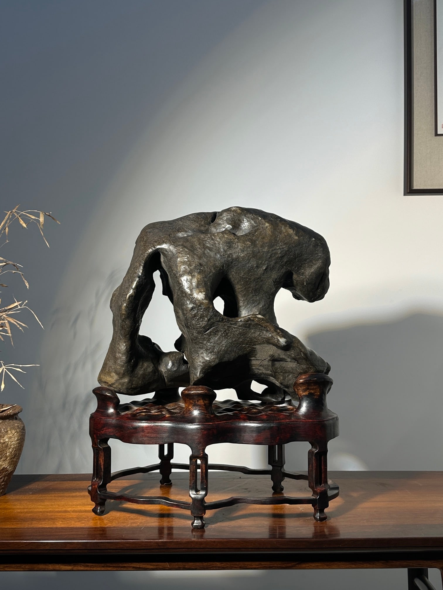 An Exquisite Taihu Stone Ornament: An Exquisite Taihu Stone Ornament Qing Dynasty, China Size:22inx18.1inx11in太湖石摆件 中国清代 Size:56cmx46cmx28cm