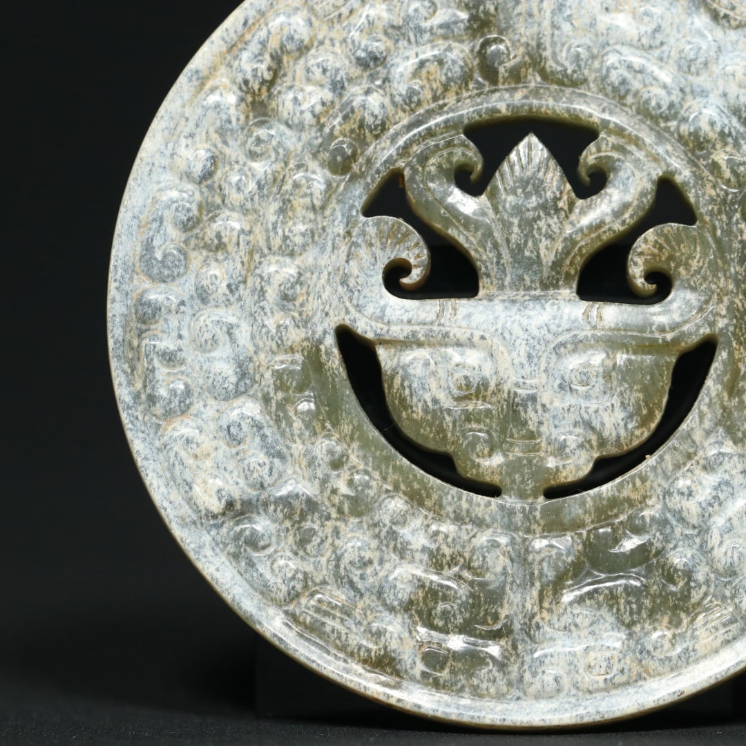 An Exquisite White Jade Dragon Pattern Beast-Face Pattern Pendant - 8