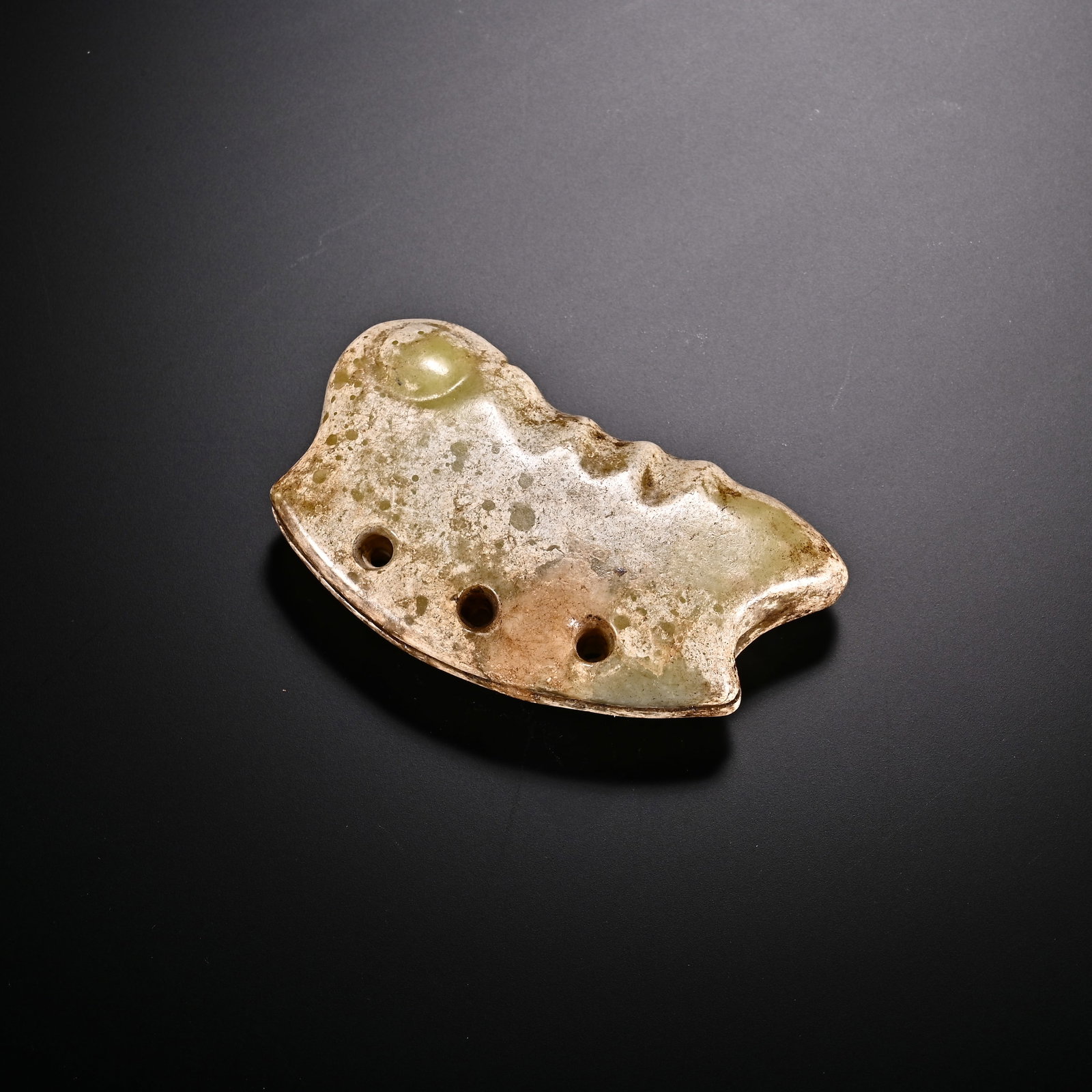 An Exquisite White Jade 'Boar& Dragon' Pendant: An Exquisite White Jade 'Boar& Dragon' Pendant Han Dynasty, China Size:2.2inx1.5in Weight:54g白玉猪龙挂件 中国汉代 Size:5.6cmx3.7cm