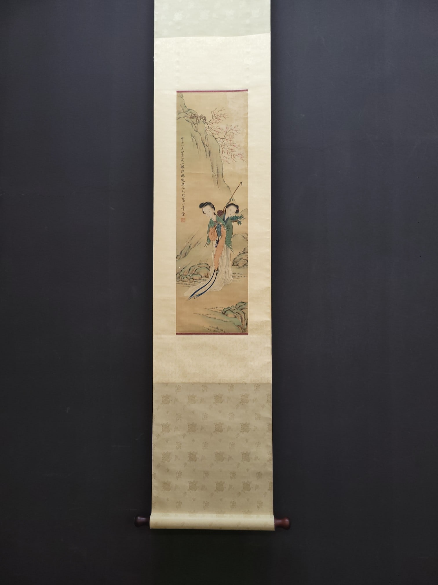 A Chinese Vertical Scroll Ink Painting of Woman on Silk: A Chinese Vertical Scroll Ink Painting of Woman on Silk Feng chaoran Without frame Size:8.7inx29.3in冯超然仕女图 绢本立轴Without frame